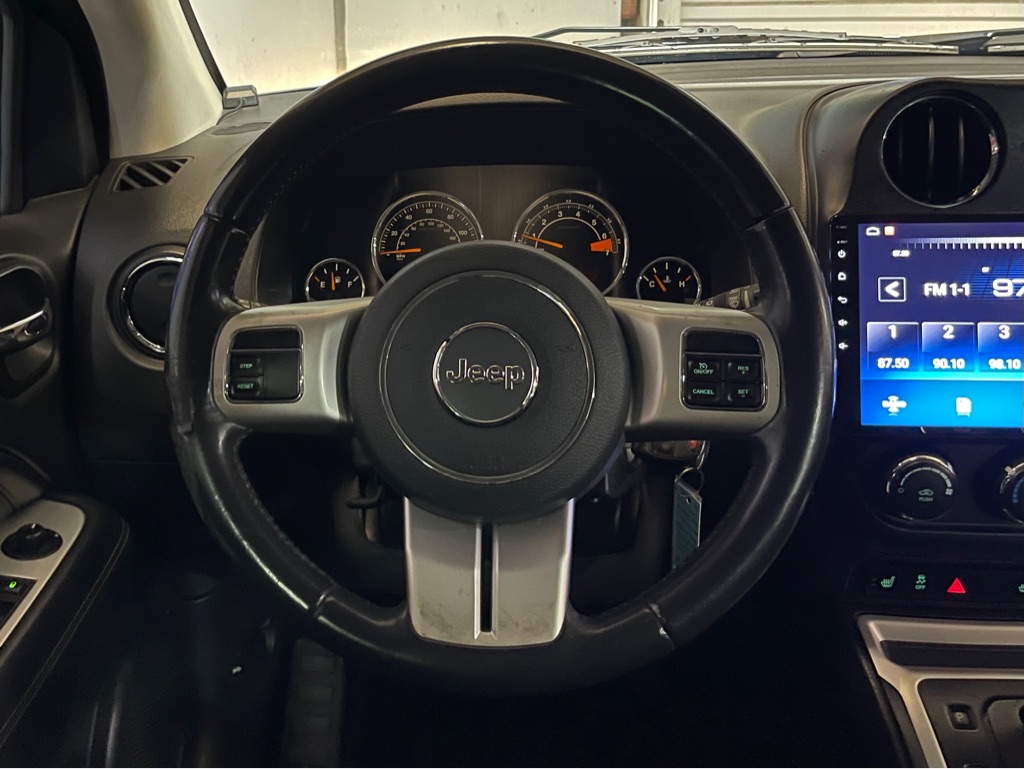 Photo 12 of this JEEP COMPASS