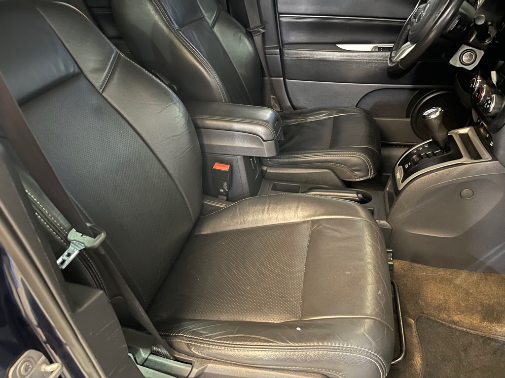 Photo 17 of this JEEP COMPASS