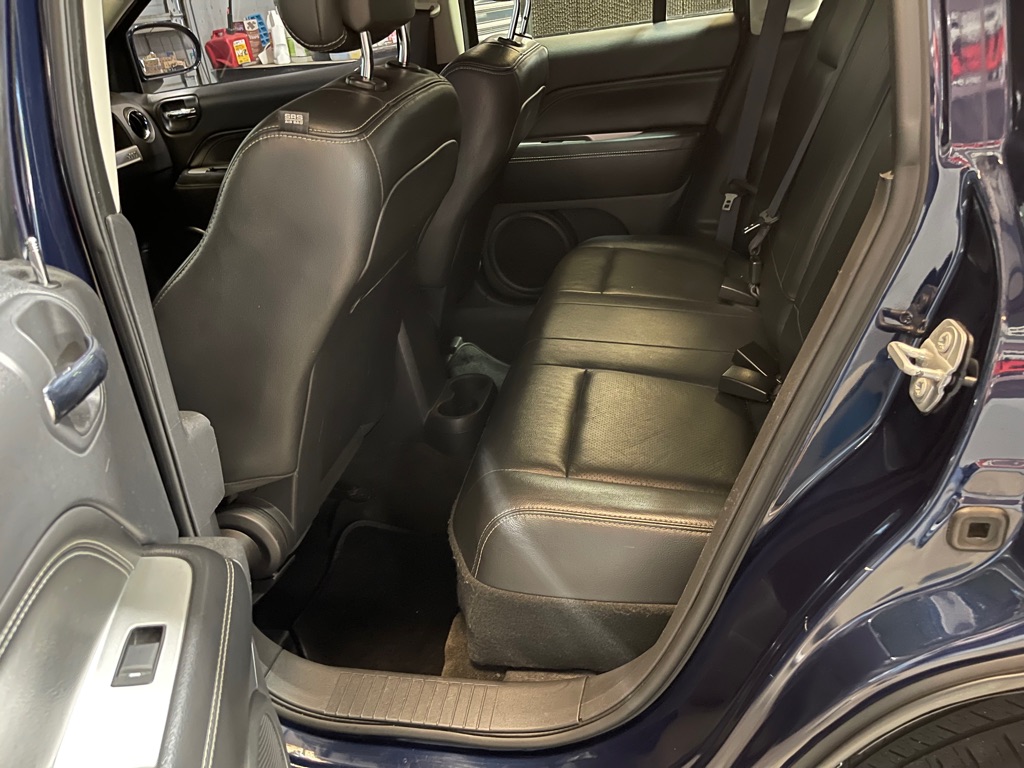 Photo 18 of this JEEP COMPASS