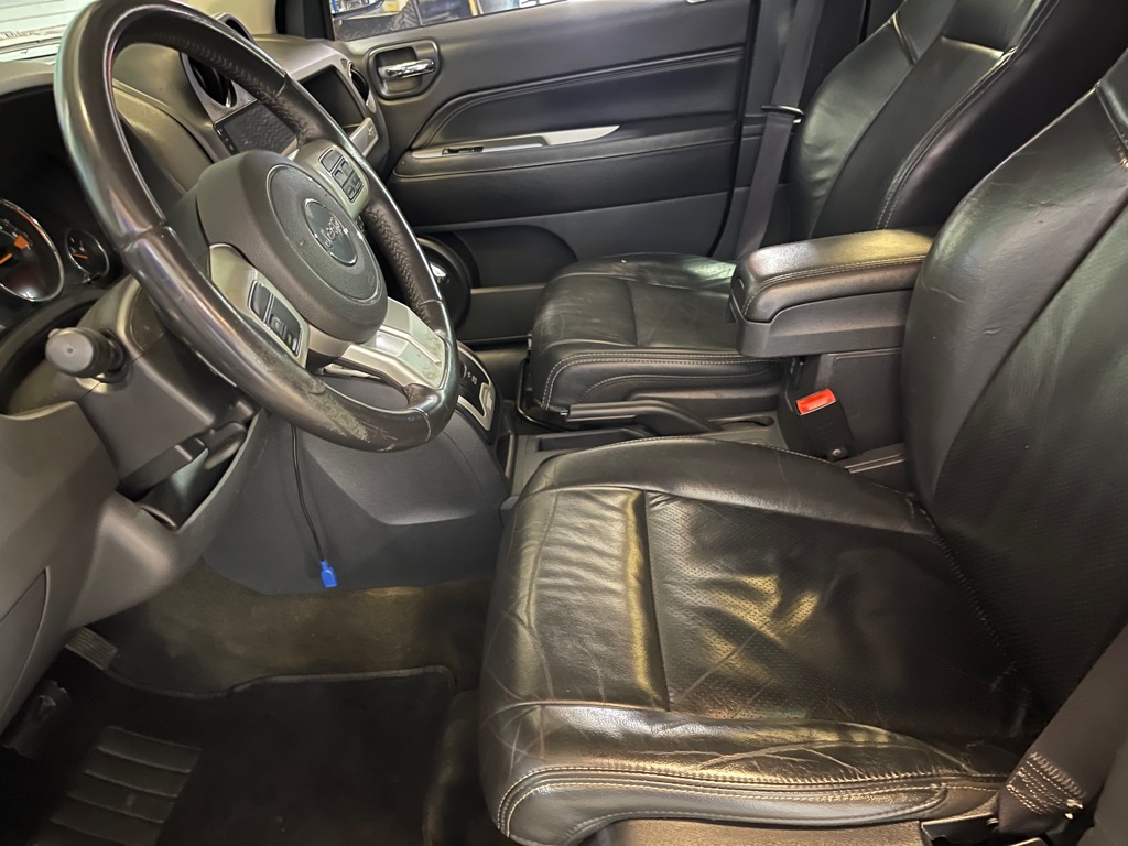 Photo 10 of this JEEP COMPASS