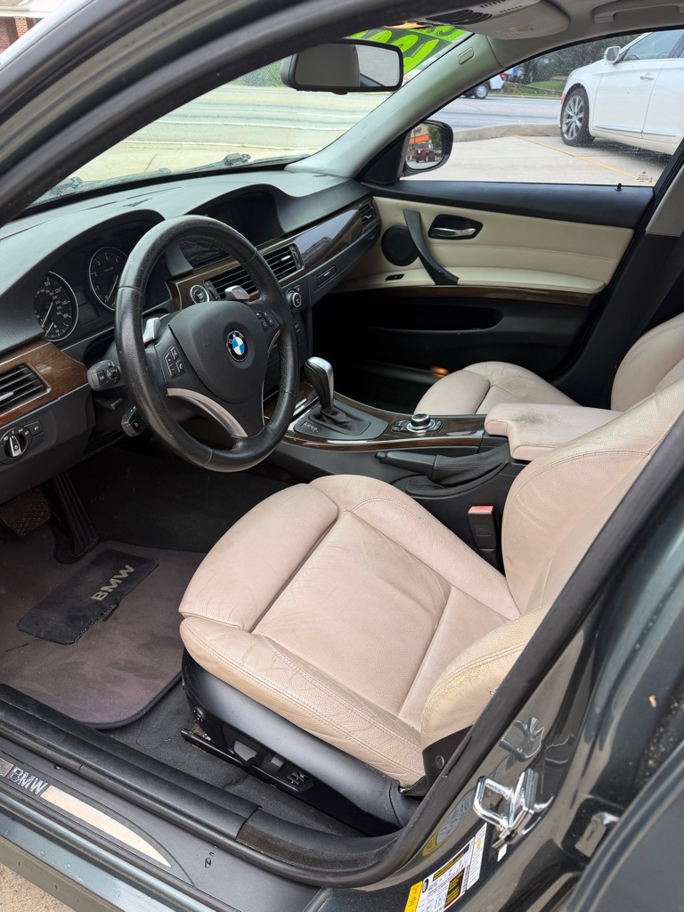 Photo 5 of this BMW 3 SERIES