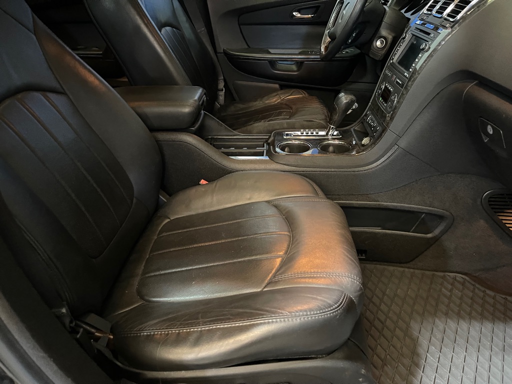 Photo 17 of this GMC ACADIA