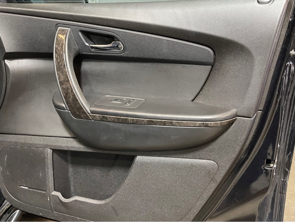 Photo 16 of this GMC ACADIA