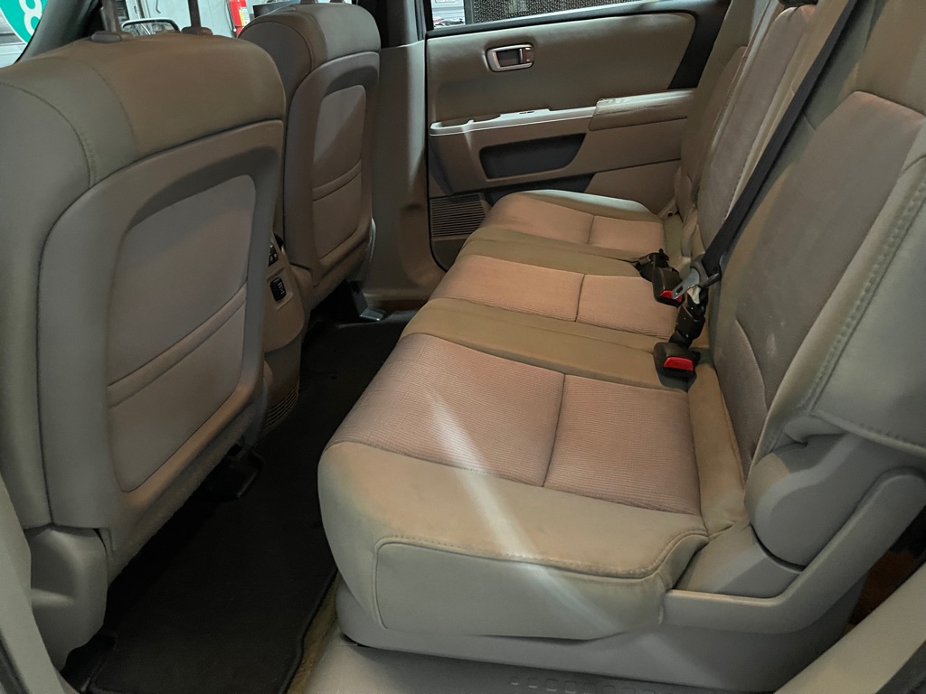 Photo 17 of this HONDA PILOT