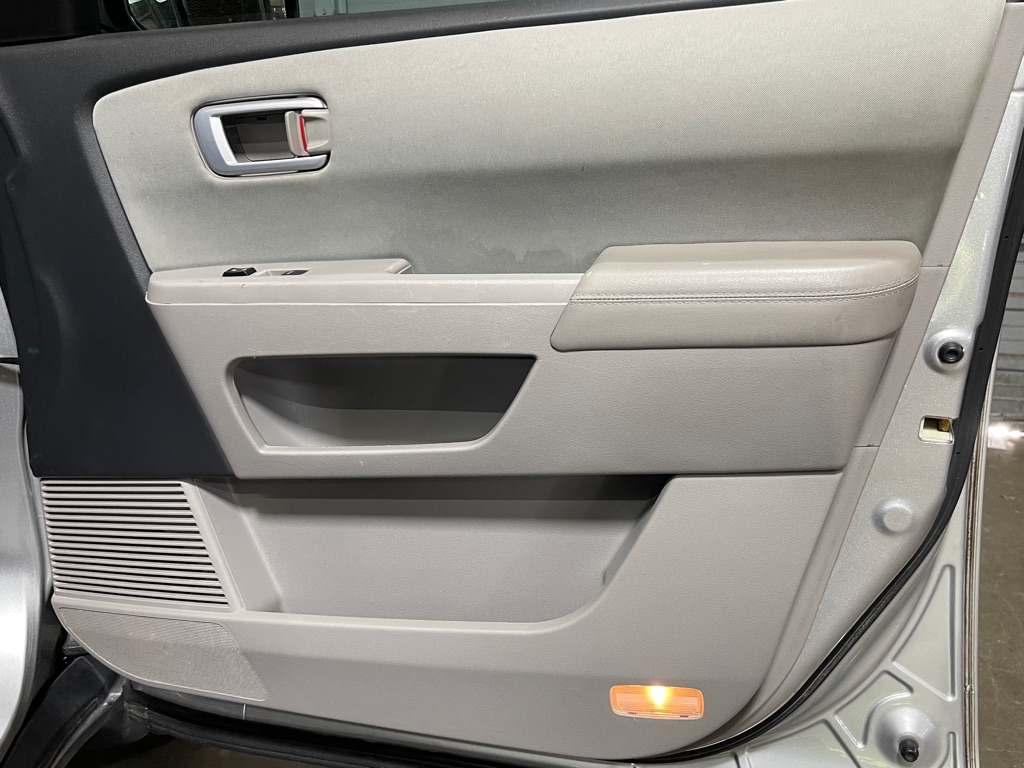 Photo 15 of this HONDA PILOT