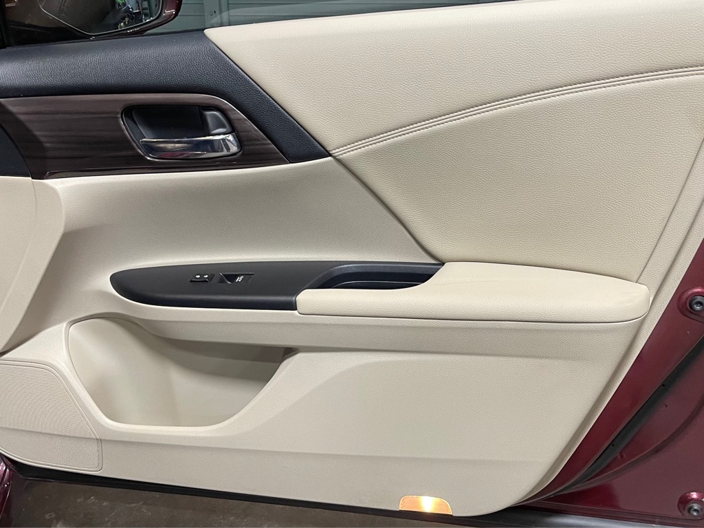 Photo 16 of this HONDA ACCORD