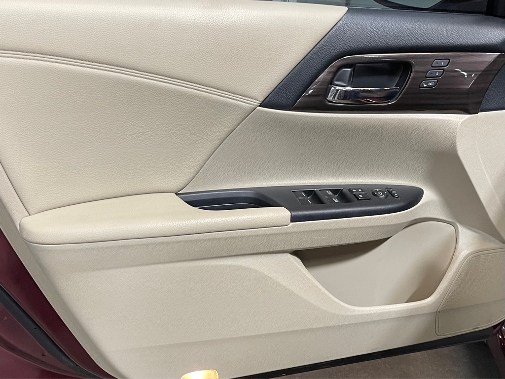 Photo 9 of this HONDA ACCORD