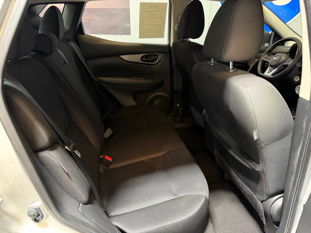 Photo 19 of this NISSAN ROGUE SPORT
