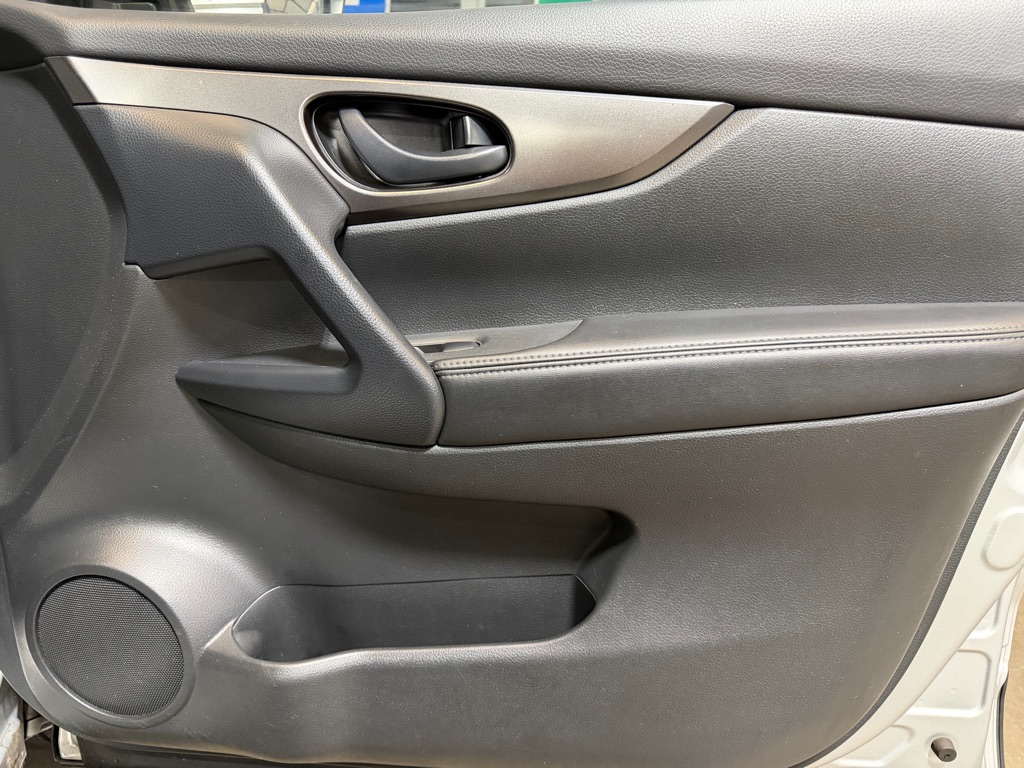 Photo 16 of this NISSAN ROGUE SPORT