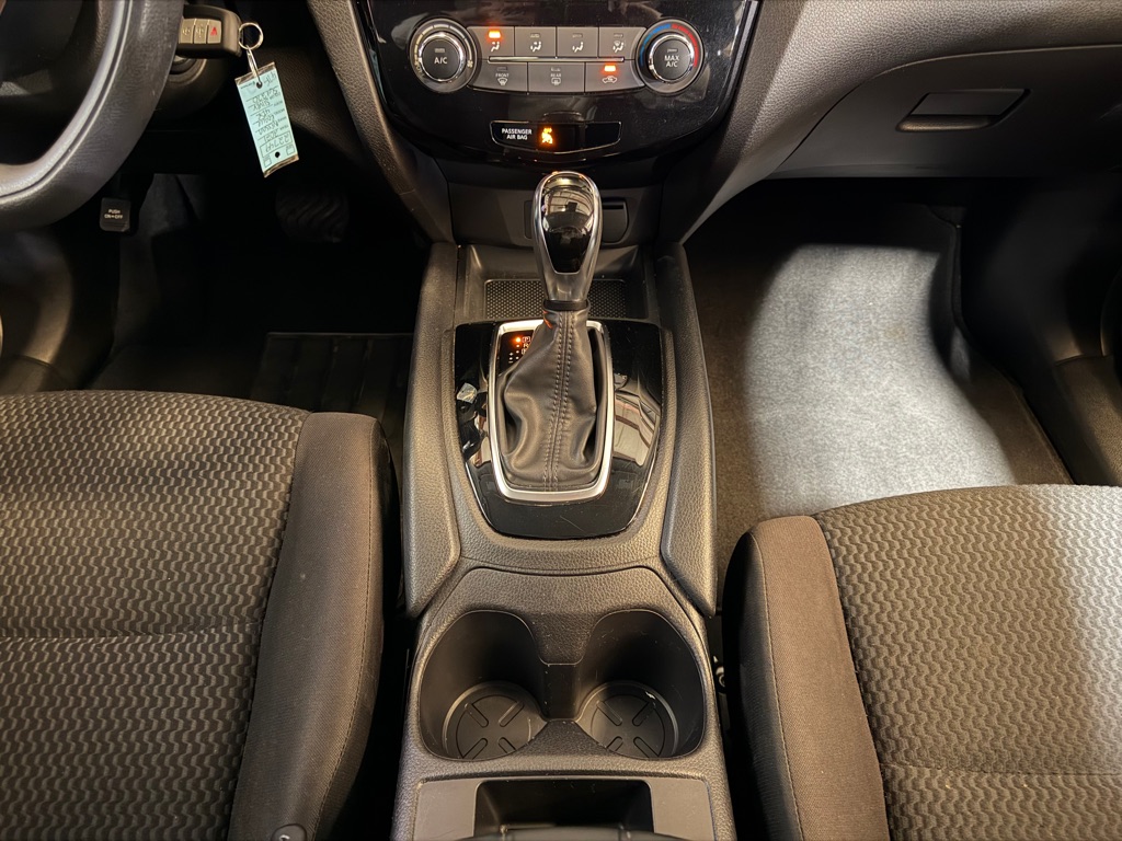 Photo 14 of this NISSAN ROGUE SPORT