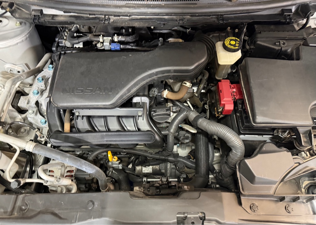 Photo 8 of this NISSAN ROGUE SPORT