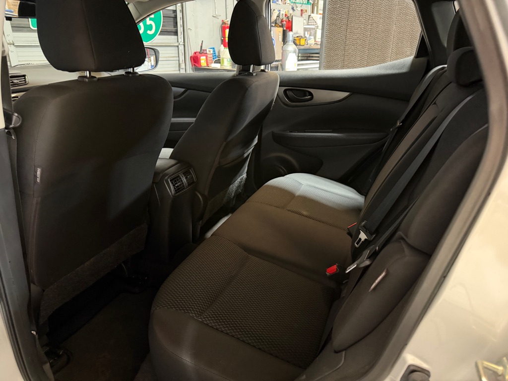 Photo 18 of this NISSAN ROGUE SPORT