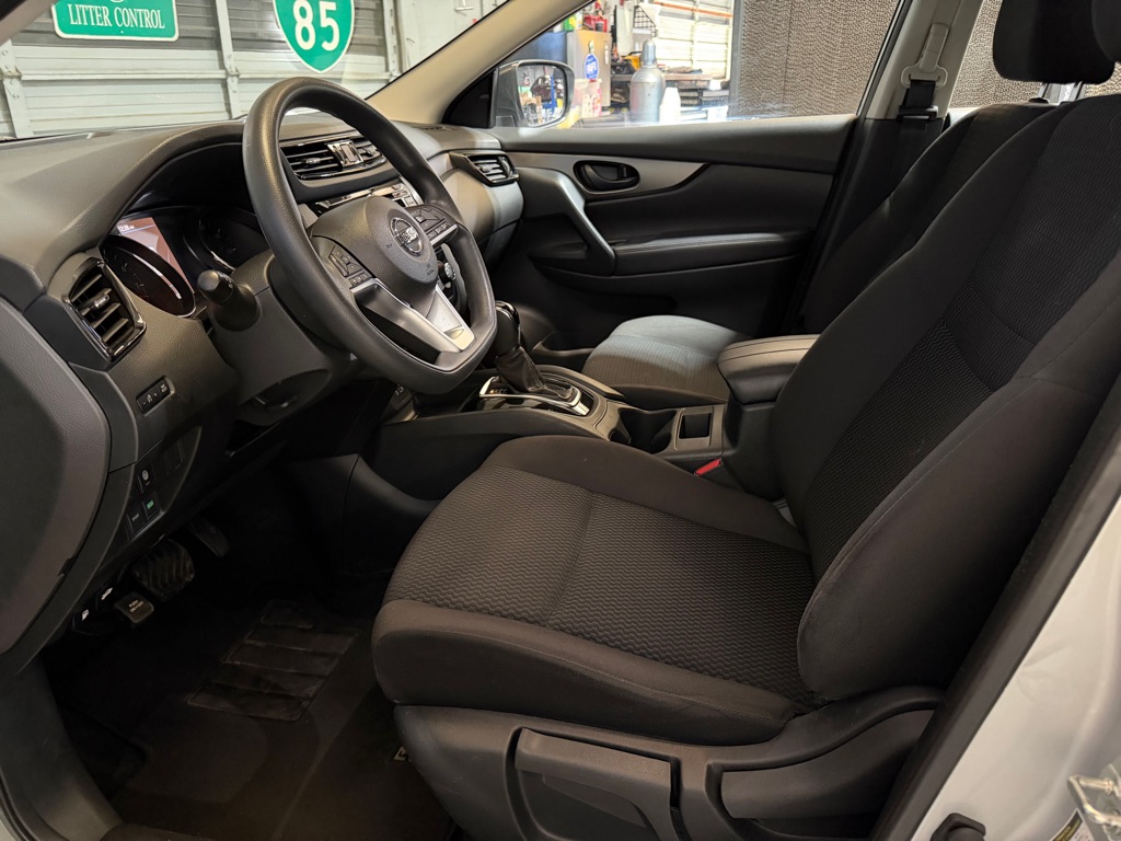 Photo 10 of this NISSAN ROGUE SPORT
