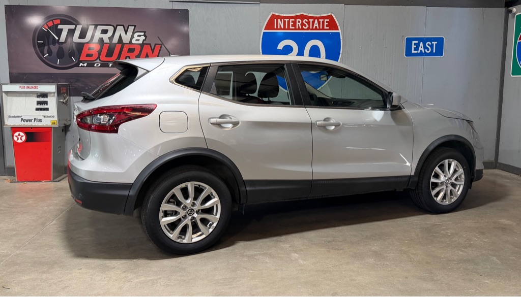 Photo 5 of this NISSAN ROGUE SPORT
