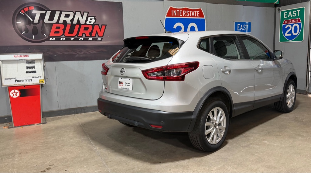 Photo 4 of this NISSAN ROGUE SPORT