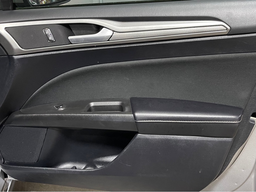 Photo 16 of this FORD FUSION HYBRID