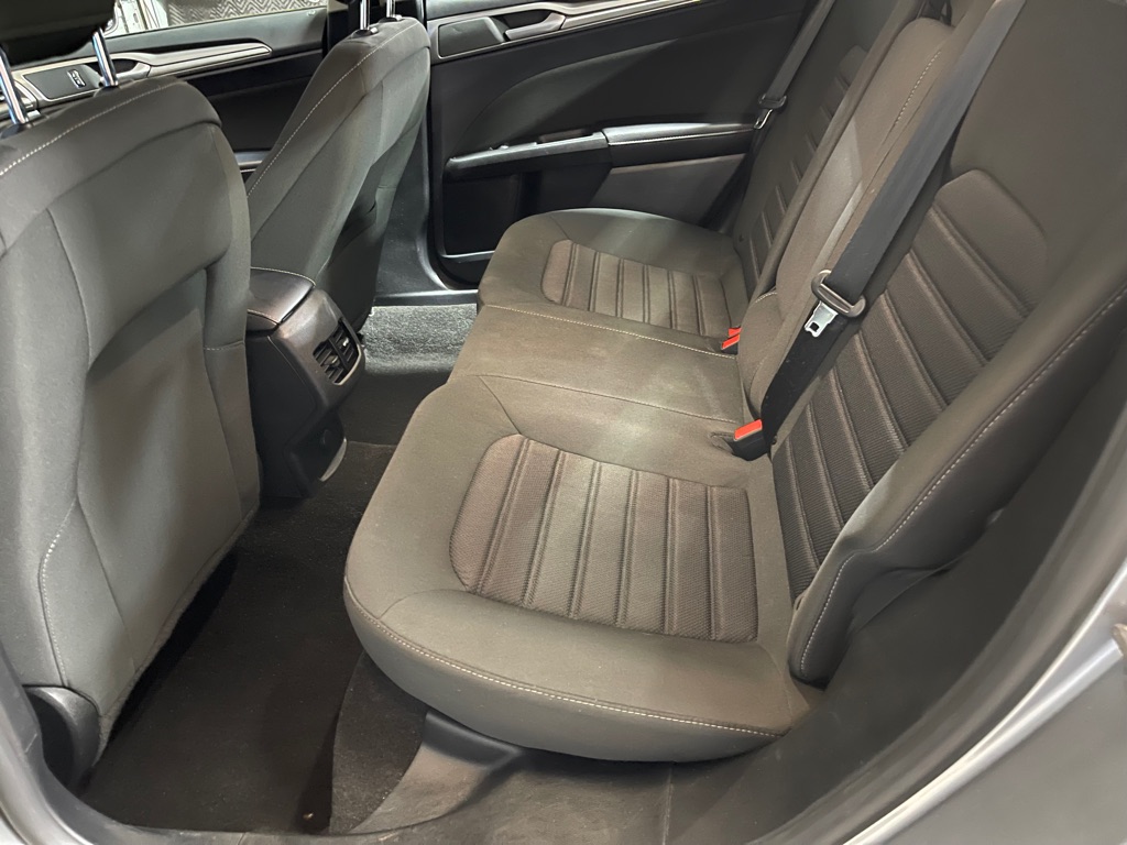 Photo 18 of this FORD FUSION HYBRID