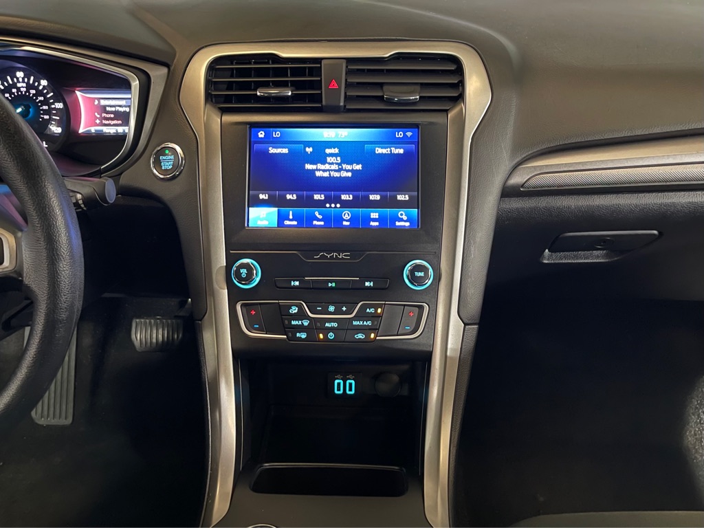 Photo 13 of this FORD FUSION HYBRID