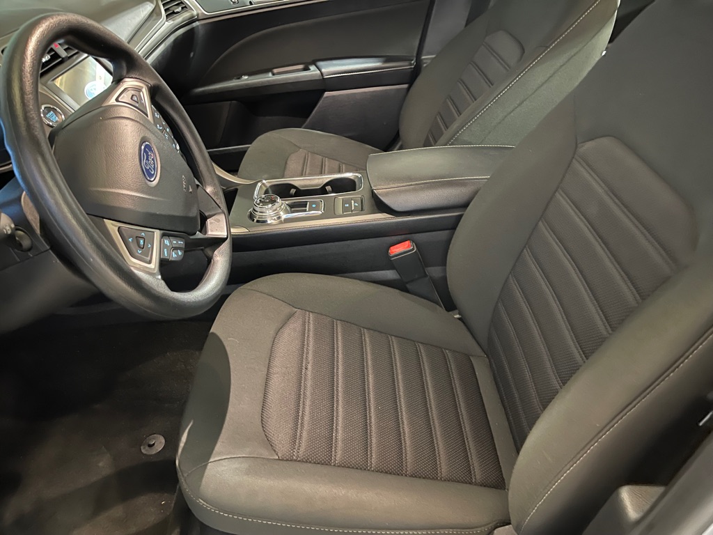 Photo 10 of this FORD FUSION HYBRID