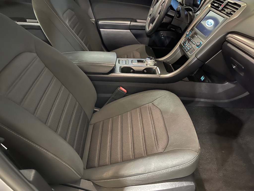 Photo 17 of this FORD FUSION HYBRID
