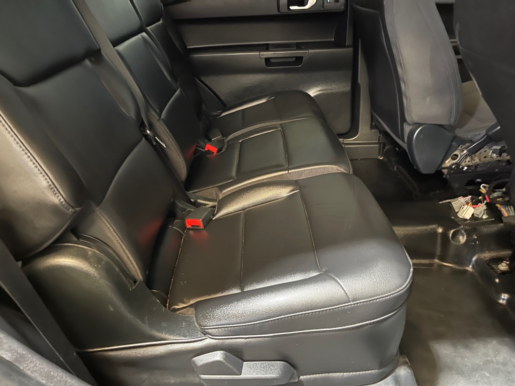 Photo 18 of this FORD EXPLORER