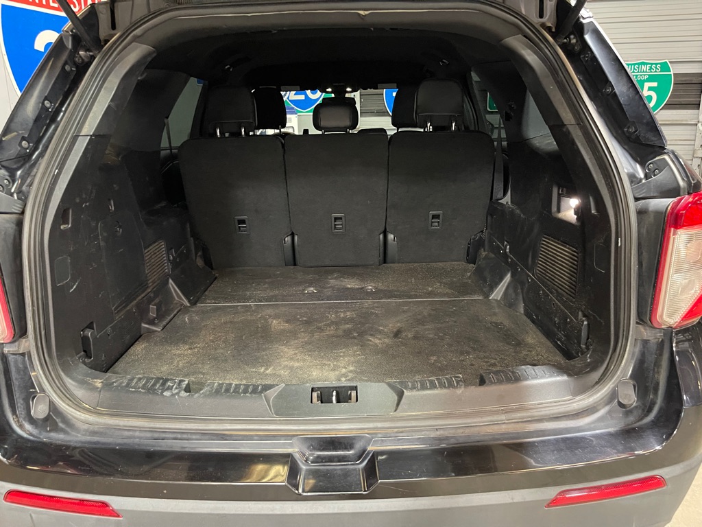 Photo 7 of this FORD EXPLORER