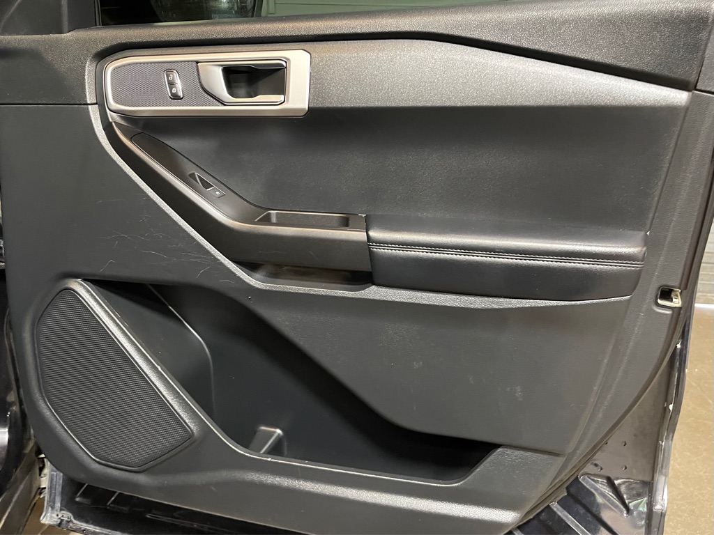Photo 15 of this FORD EXPLORER