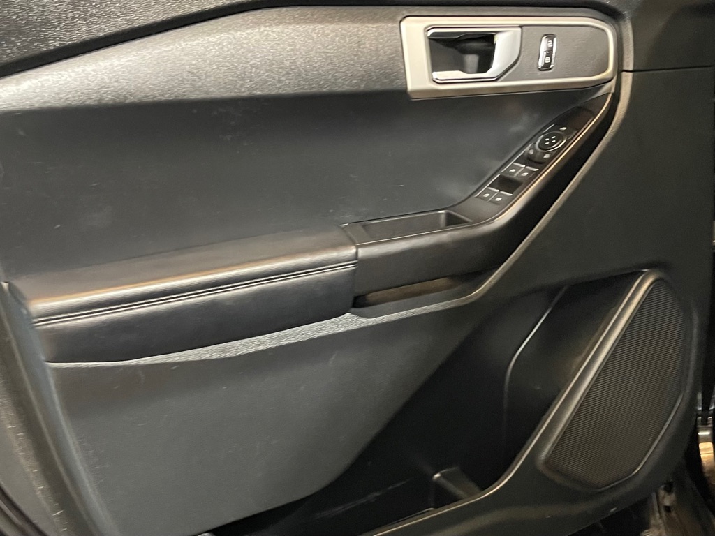 Photo 9 of this FORD EXPLORER