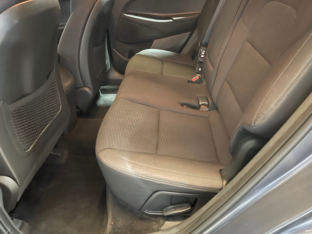 Photo 18 of this HYUNDAI TUCSON