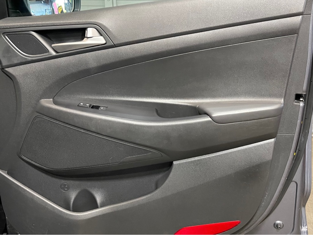 Photo 16 of this HYUNDAI TUCSON