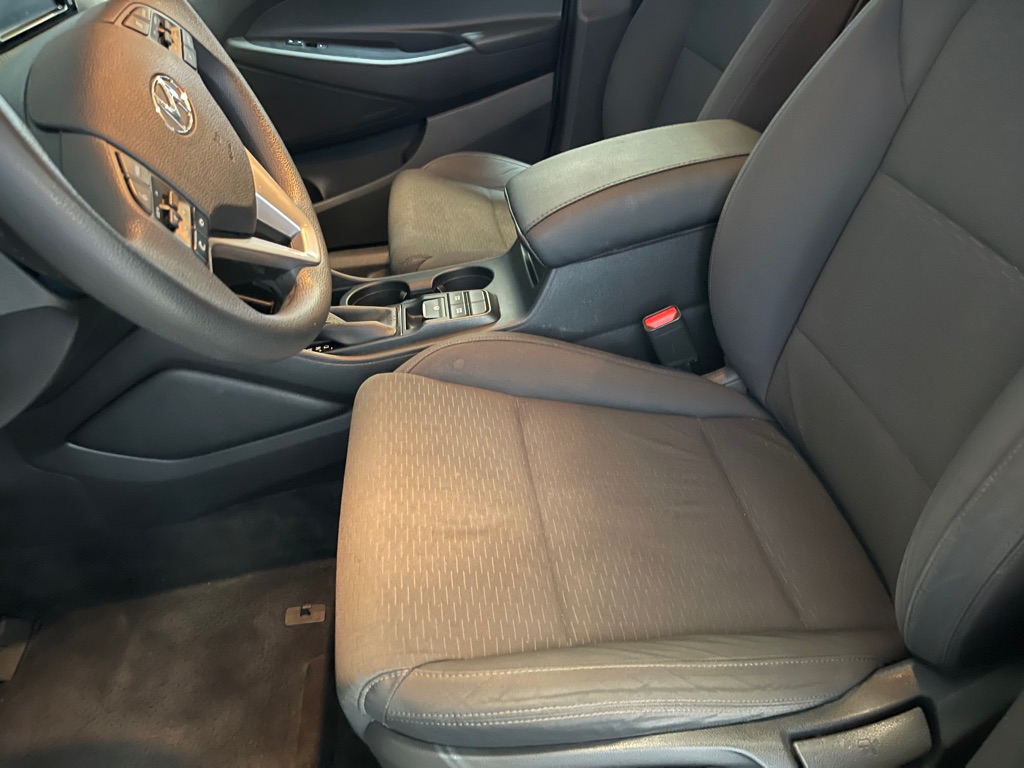 Photo 10 of this HYUNDAI TUCSON