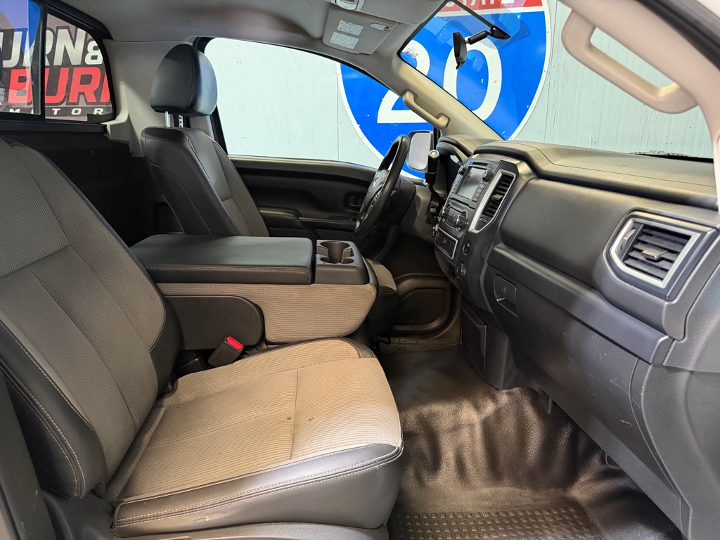 Photo 16 of this NISSAN TITAN