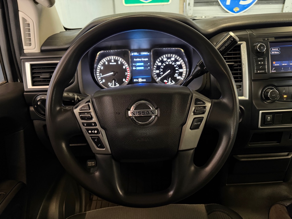 Photo 12 of this NISSAN TITAN