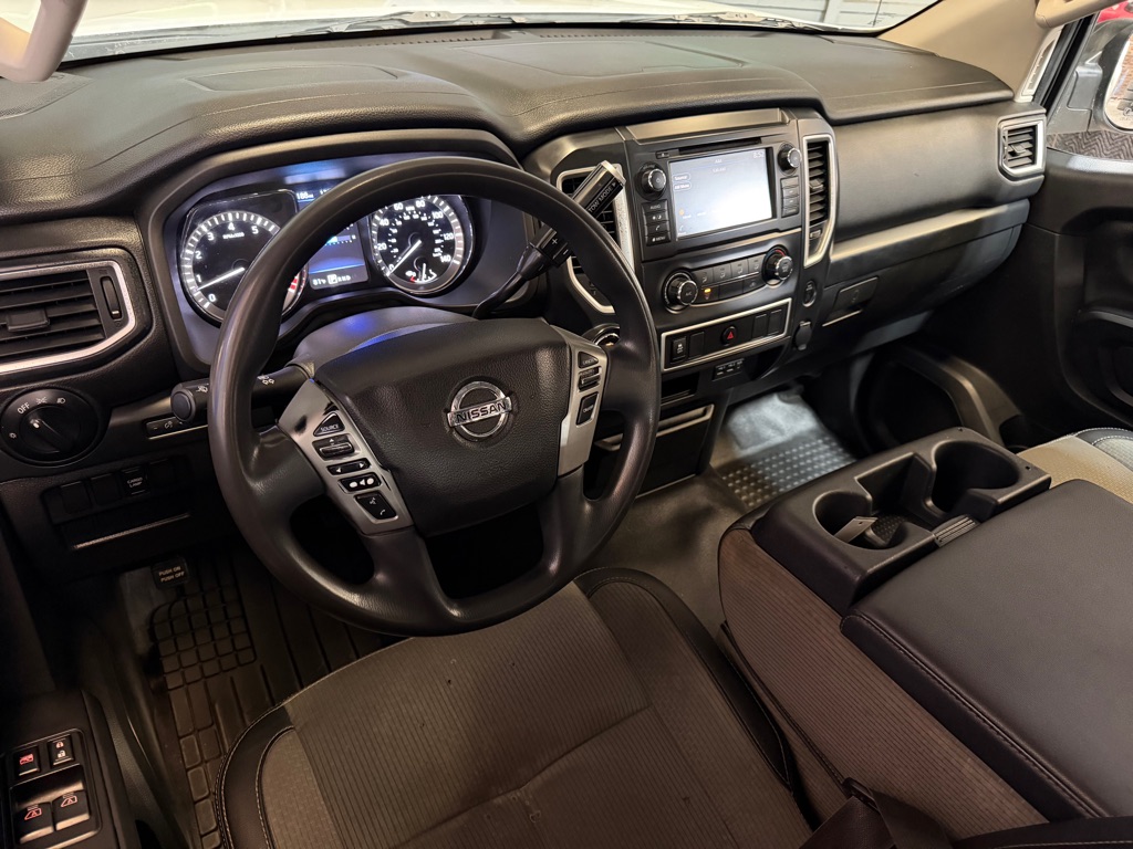 Photo 14 of this NISSAN TITAN