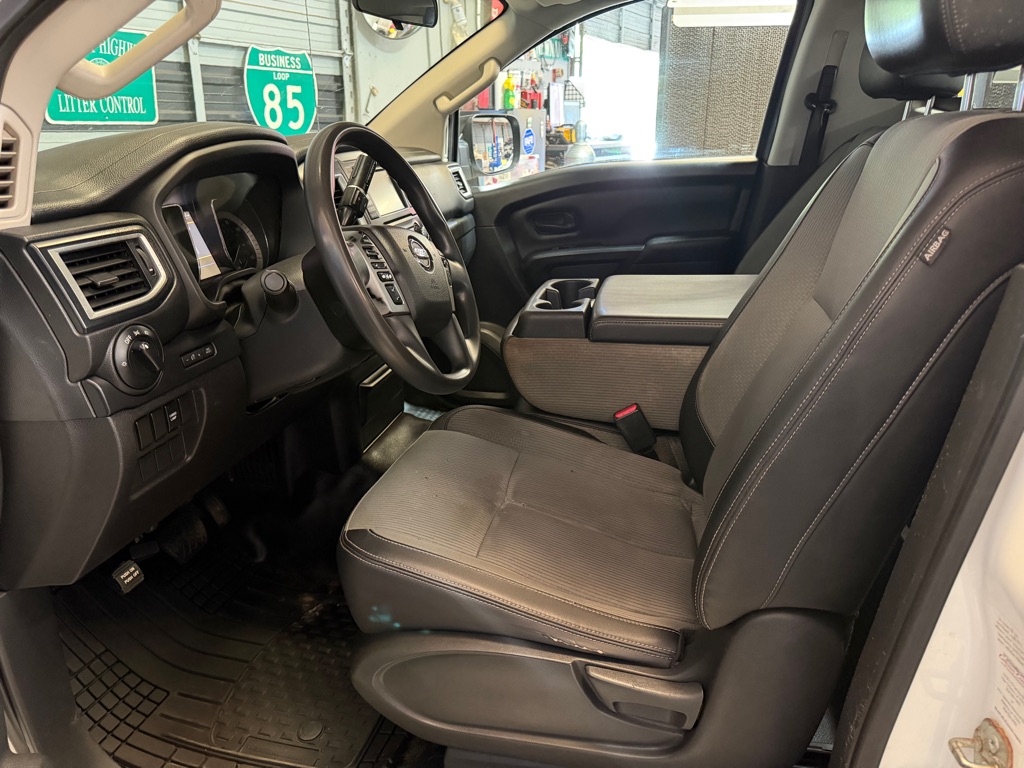 Photo 10 of this NISSAN TITAN