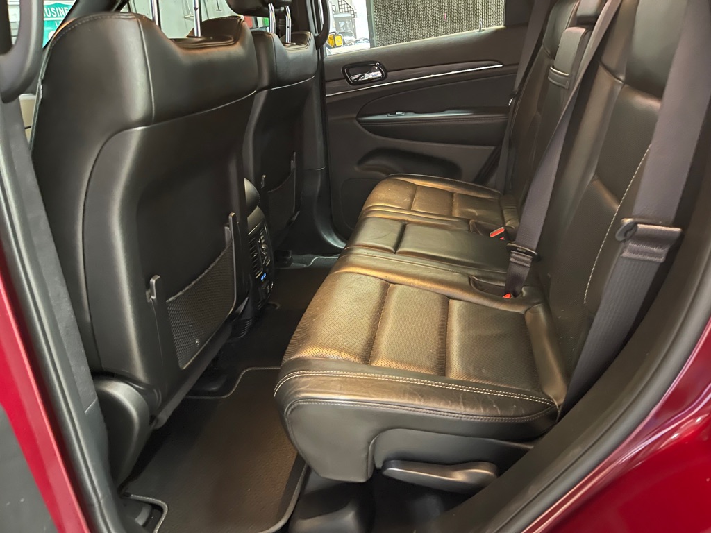 Photo 18 of this JEEP GRAND CHEROKEE
