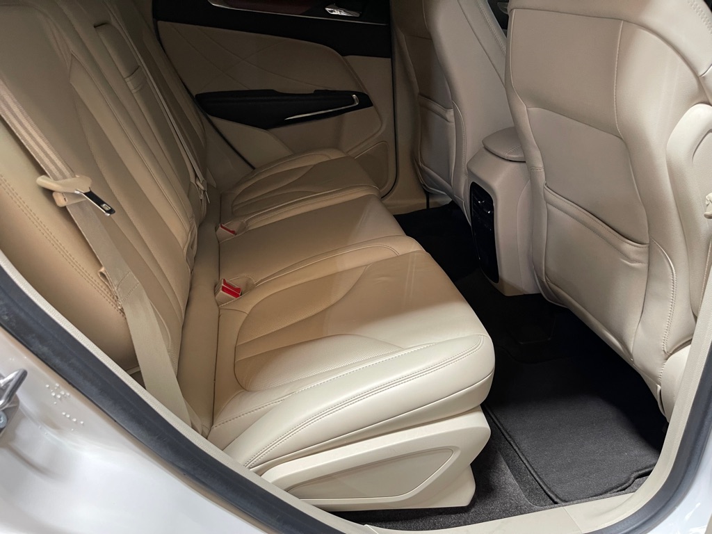 Photo 18 of this LINCOLN MKC