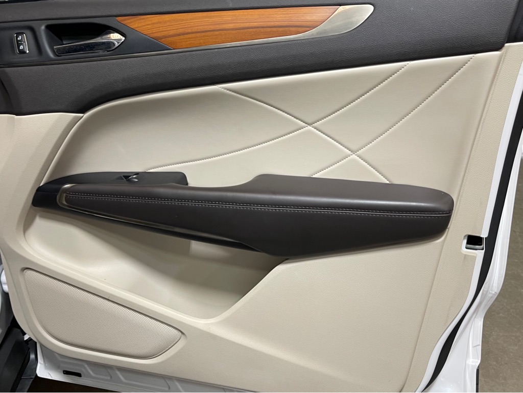 Photo 15 of this LINCOLN MKC