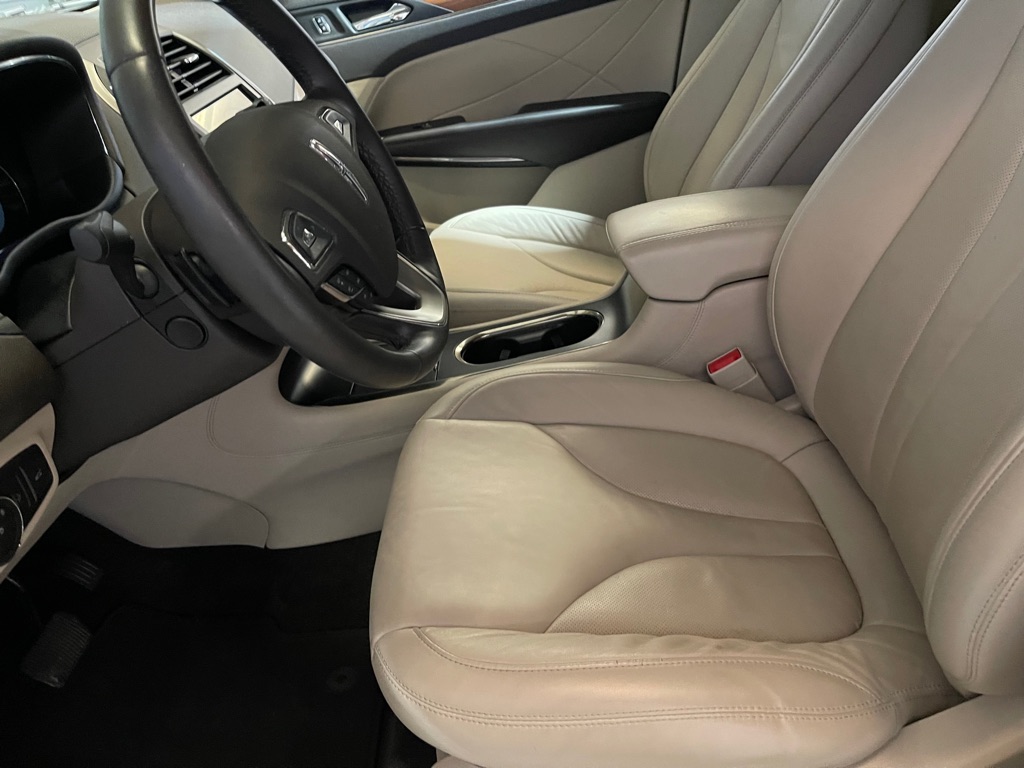 Photo 10 of this LINCOLN MKC