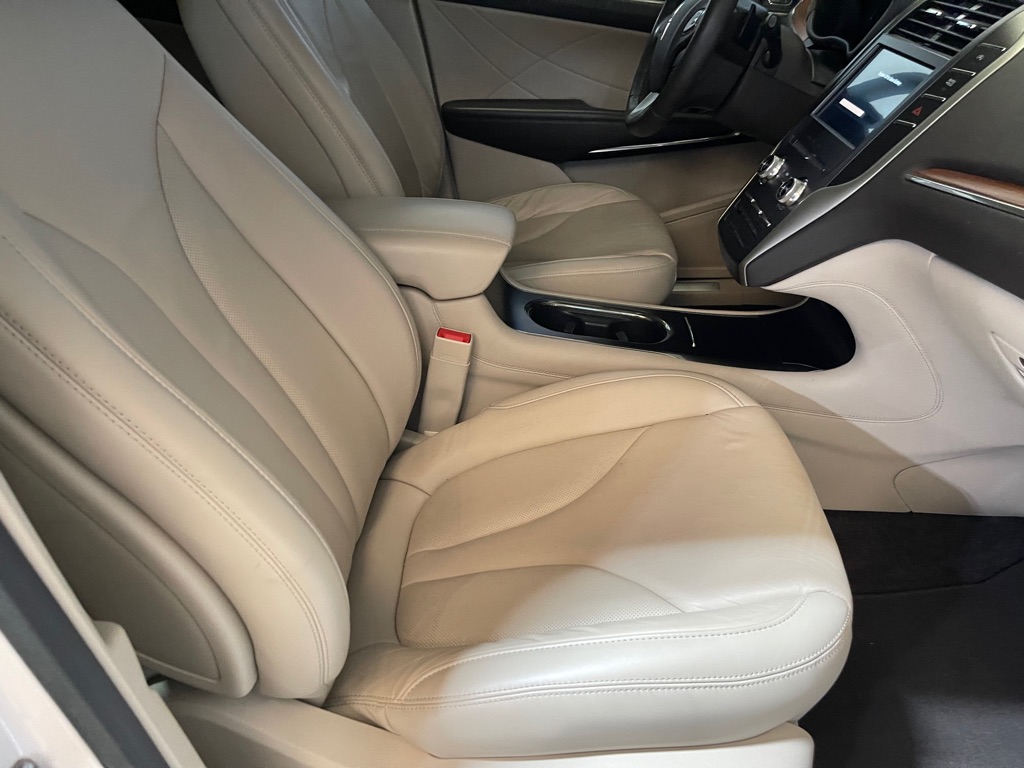 Photo 16 of this LINCOLN MKC