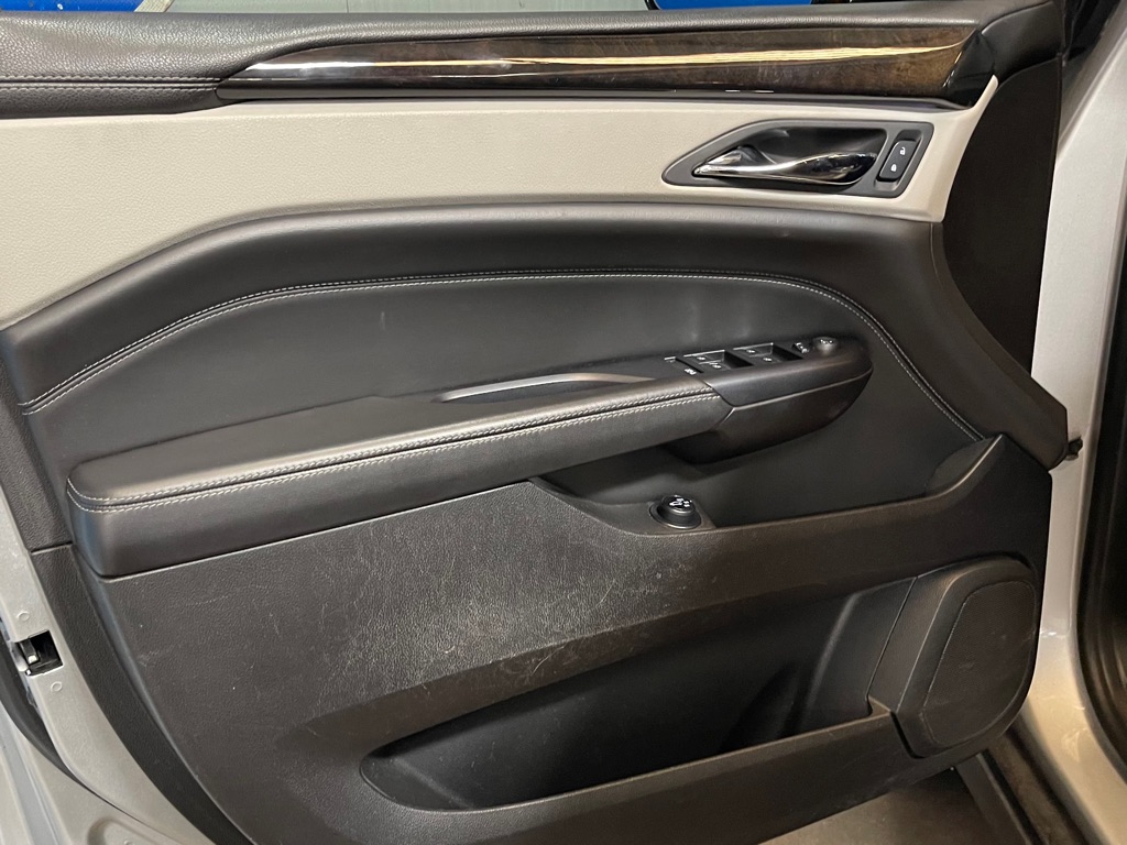 Photo 8 of this CADILLAC SRX