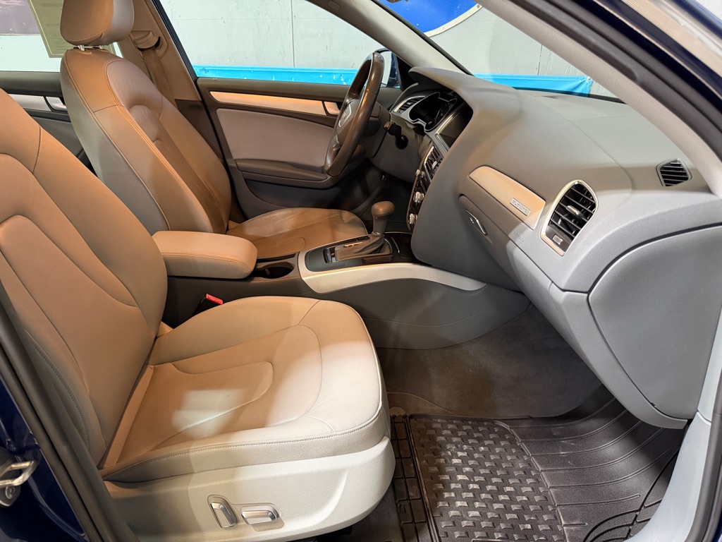 Photo 17 of this AUDI A4