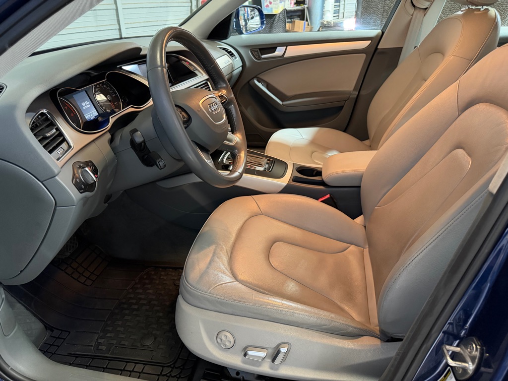 Photo 10 of this AUDI A4