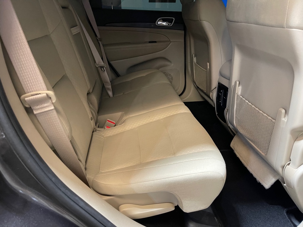 Photo 19 of this JEEP GRAND CHEROKEE
