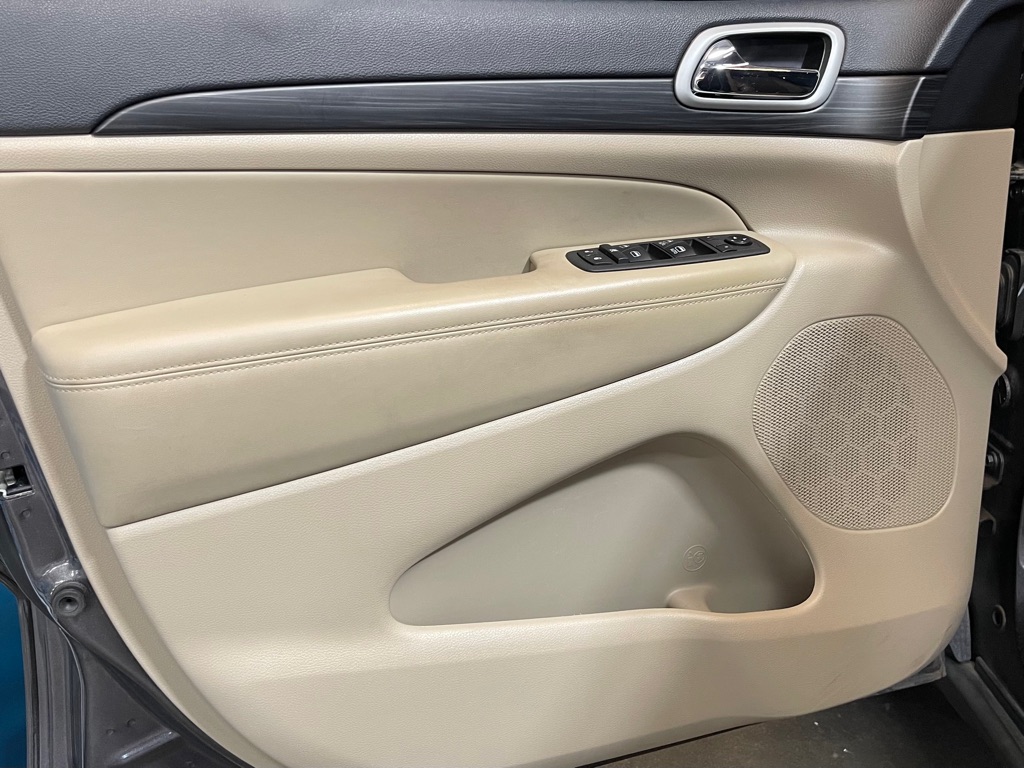 Photo 9 of this JEEP GRAND CHEROKEE