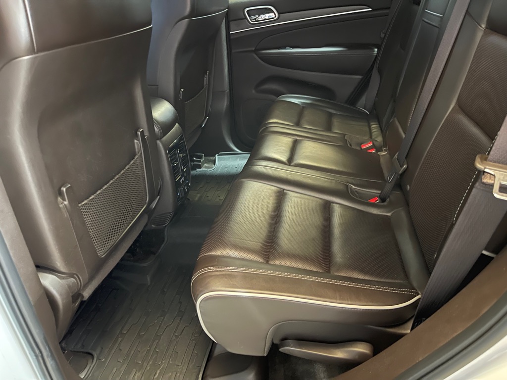 Photo 16 of this JEEP GRAND CHEROKEE