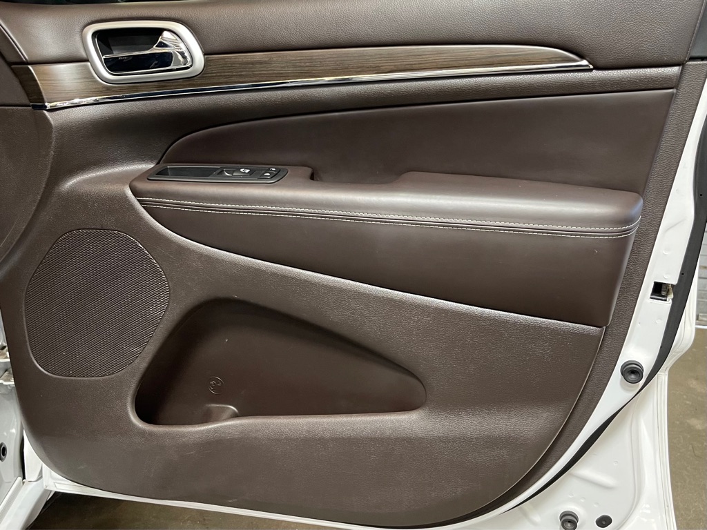 Photo 17 of this JEEP GRAND CHEROKEE