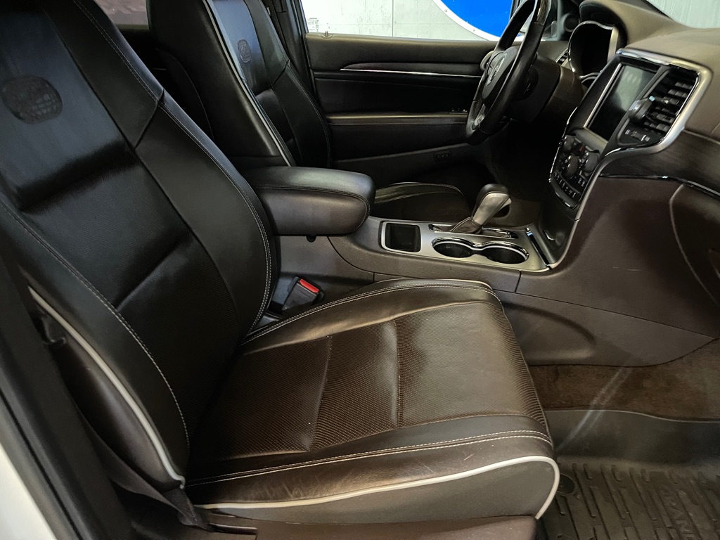 Photo 18 of this JEEP GRAND CHEROKEE