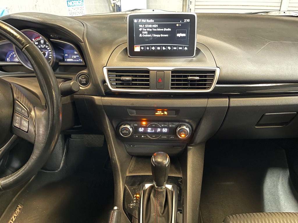 Photo 13 of this MAZDA MAZDA3