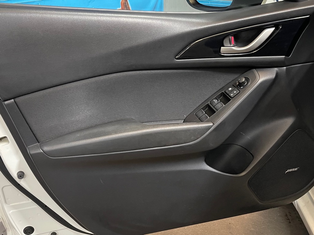Photo 9 of this MAZDA MAZDA3